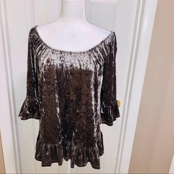 BeachLunchLounge Velvet Off Shoulder Top - Picture 4 of 7